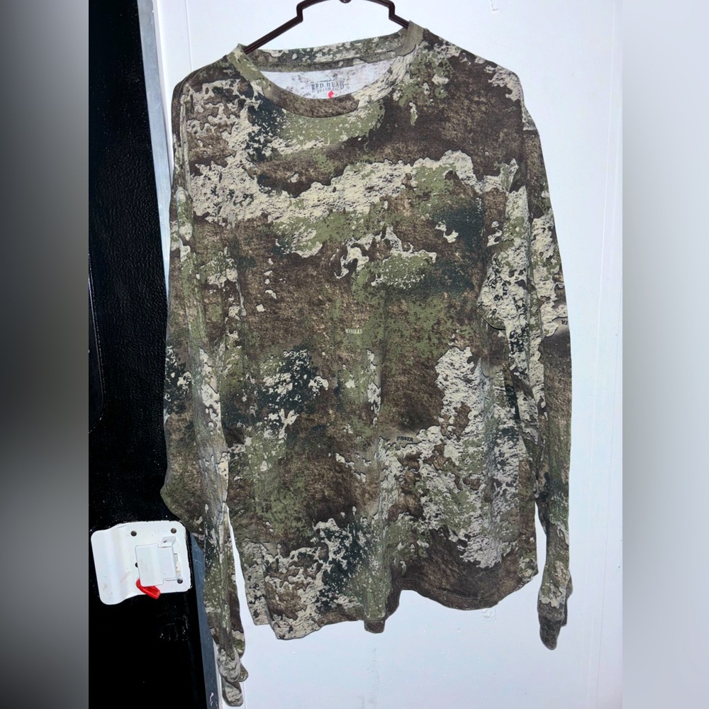 Men’s camo long sleeves size M